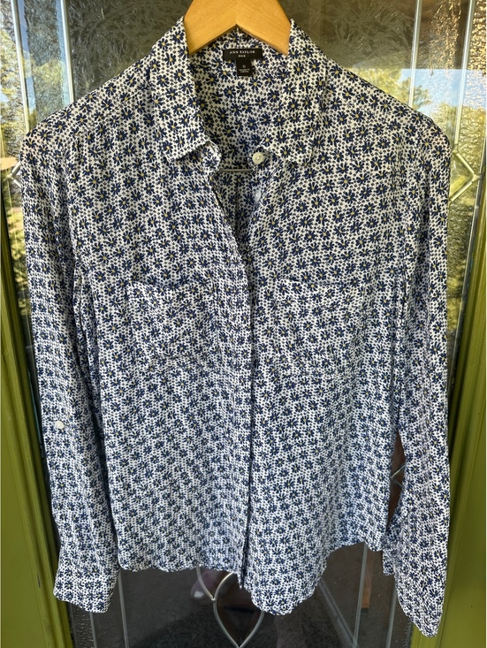Ann Taylor Tops - Ann Taylor 100% silk long sleeve women’s small navy blue floral button up blouse